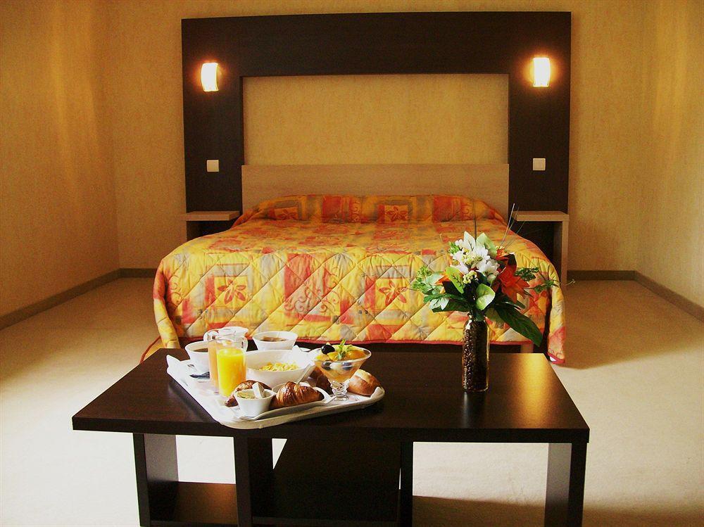 Hotel Azur Saint Junien Cit'Hotel ภายนอก รูปภาพ